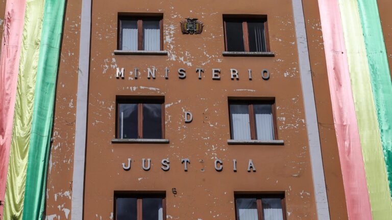 Presidente de Bolivia cierra el Ministerio de Justicia: Denuncia que fue usado para 