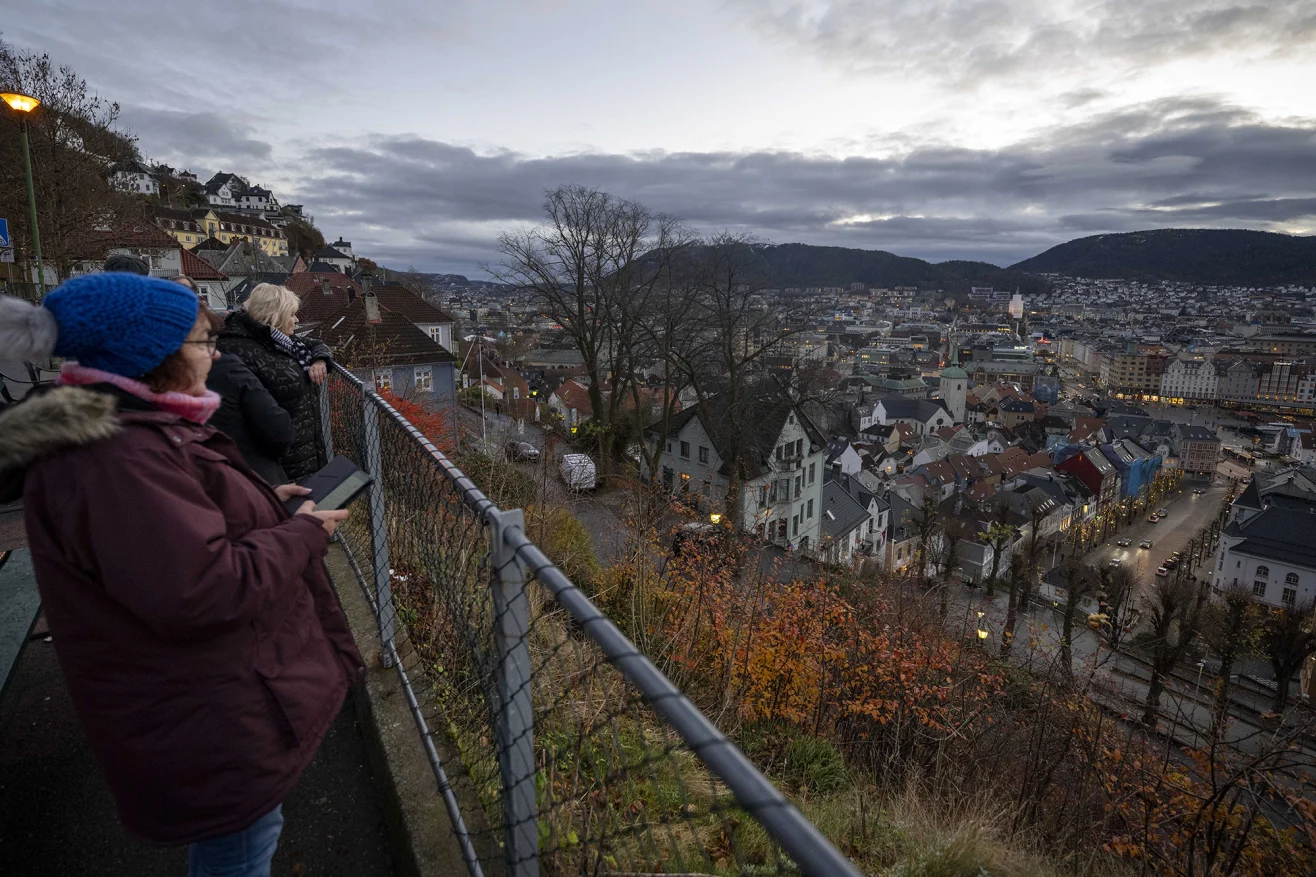 Incluso destinos que no suelen ser muy populares para viajes de otoño, como Escandinavia, han experimentado un aumento en el número de visitantes y un incremento en las tarifas hoteleras este año.