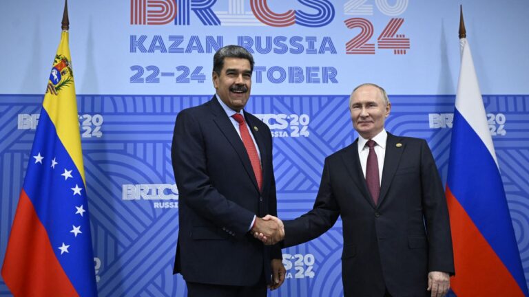 El Kremlin confirma contactos con el Gobierno de Maduro y habla de 