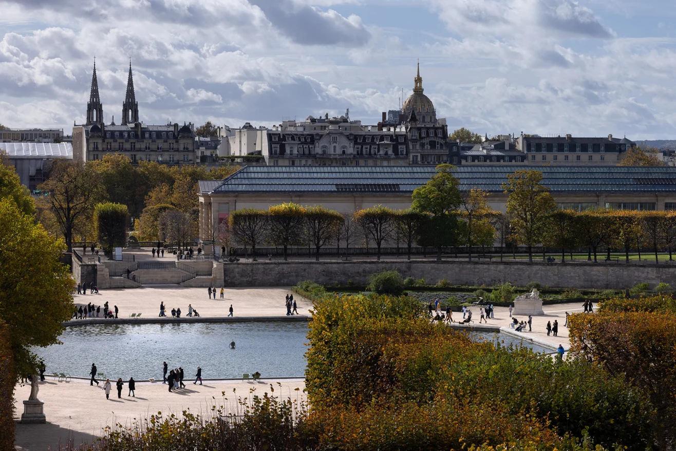 La industria turística lleva tiempo promocionando la temporada media como la "temporada secreta", perfecta para visitar capitales europeas como París. Joel Saget/AFP/Getty Images