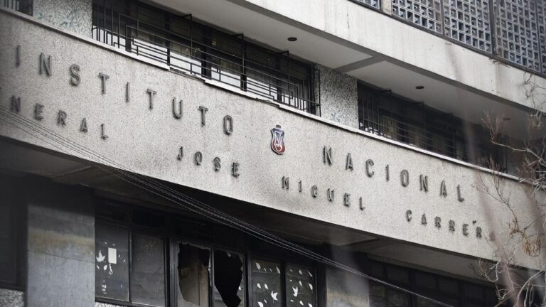 Brutal ataque a profesoras en el Instituto Nacional: Contraloría oficia a Municipio de Santiago y Superintendencia de Educación