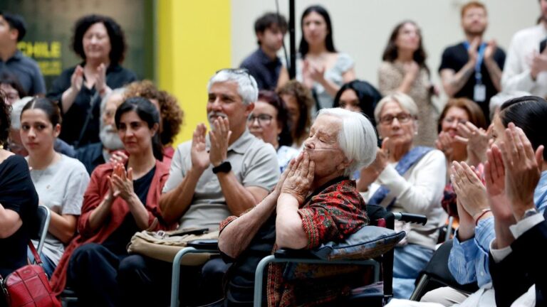 Delfina Guzmán recibe homenaje de la Universidad de Chile y estrena documental sobre su vida