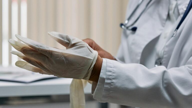 Enfermero alemán es condenado a cadena perpetua tras dar muerte a 10 pacientes aplicándoles inyecciones letales