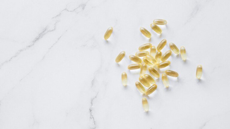 ISP informa retiro del mercado de fármaco para tratar deficiencia de Vitamina D: Tiene cápsulas en estado de deterioro