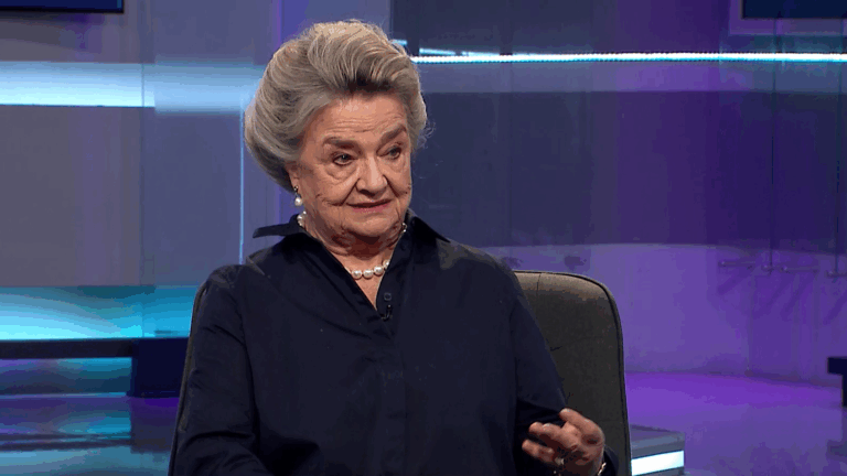 Lucía Santa Cruz, historiadora: 