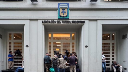 Justicia argentina vuelve a allanar la AFA por causa de lavado que involucra a empresario