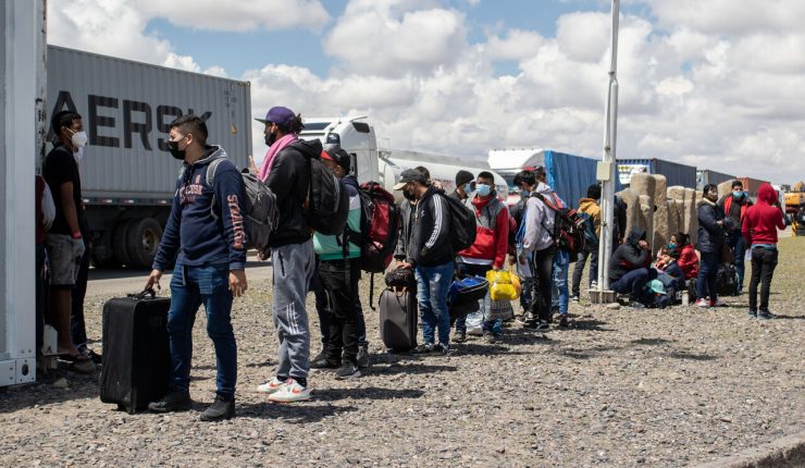 Cadem: 69% considera que la llegada de inmigrantes a Chile es mala para el país