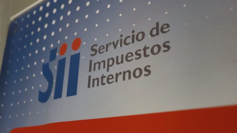 SII fiscaliza pagos en cuentas financieras de chilenos en el exterior por más de $1,5 billones: No se informaron en declaraciones de renta