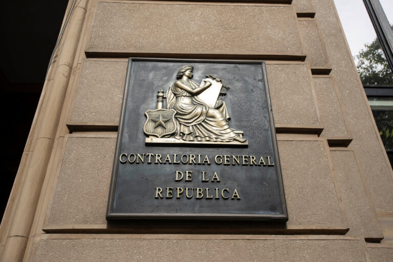 Contraloría detecta irregularidades en tarjetas de combustible de la Municipalidad de Coelemu y formula reparo por más de $214 millones