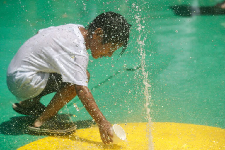 Aguas Andinas habilitó 46 plazas de agua a lo largo de toda la Región Metropolitana: ¿Dónde están ubicadas?