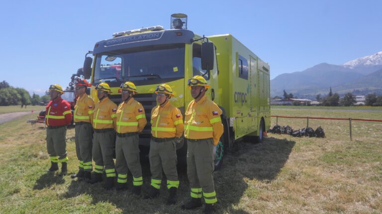 Conaf activa plan de contingencia para Año Nuevo por incendios forestales: Despliegue de más de 2.200 brigadistas y 73 aeronaves