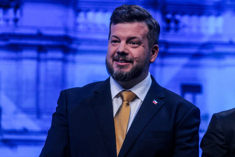 Kaiser: Desalojo en megatoma de San Antonio pasará al próximo gobierno y señala que espera que si Kast es presidente lo haga en una semana