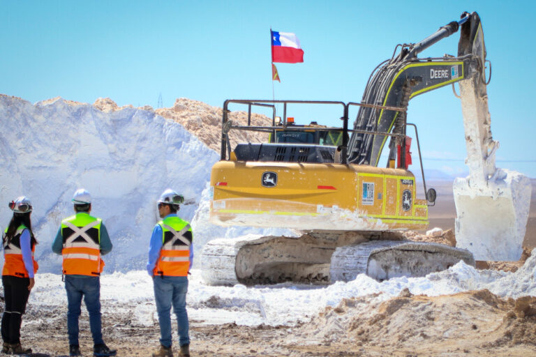 Nace un gigante del litio: Codelco y SQM crean 