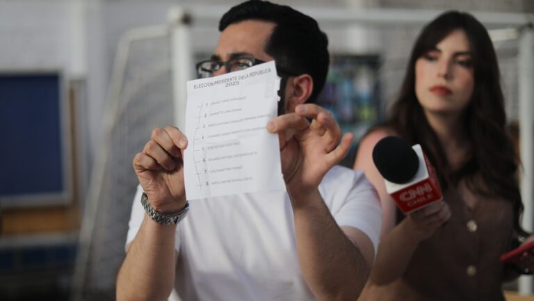 Elecciones 2025: ¿Cuándo un voto es nulo y qué proyectan las encuestas para la segunda vuelta?