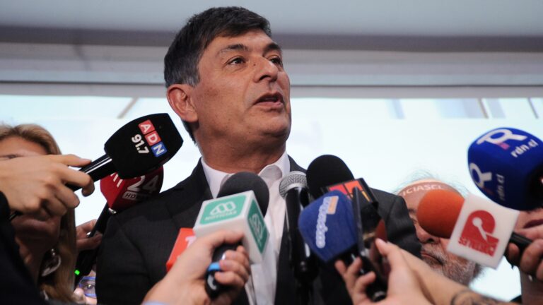 Parisi advierte a Kast: 