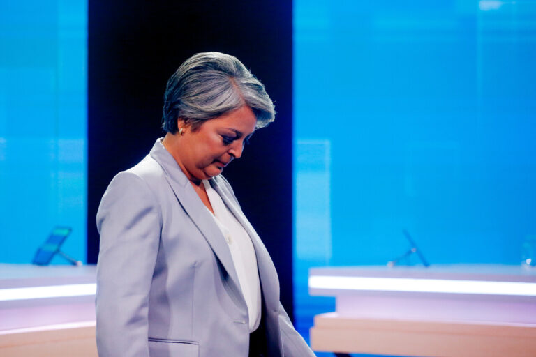 Jeannette Jara reconoce derrota y felicita a José Antonio Kast: 