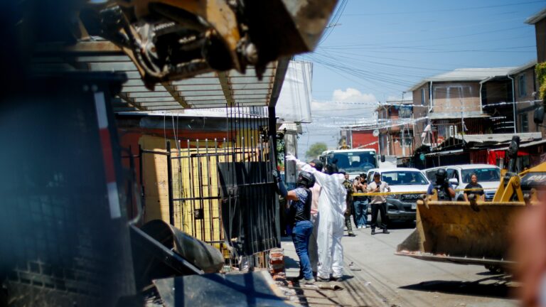 Demuelen búnker de tráfico de drogas de 