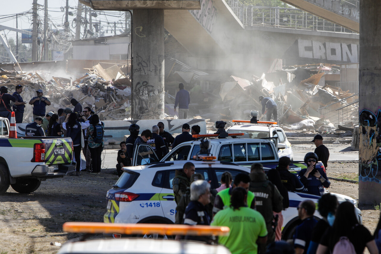 Maipú: Desalojan 110 familias en el Campamento "El Trébol"/Agencia Uno