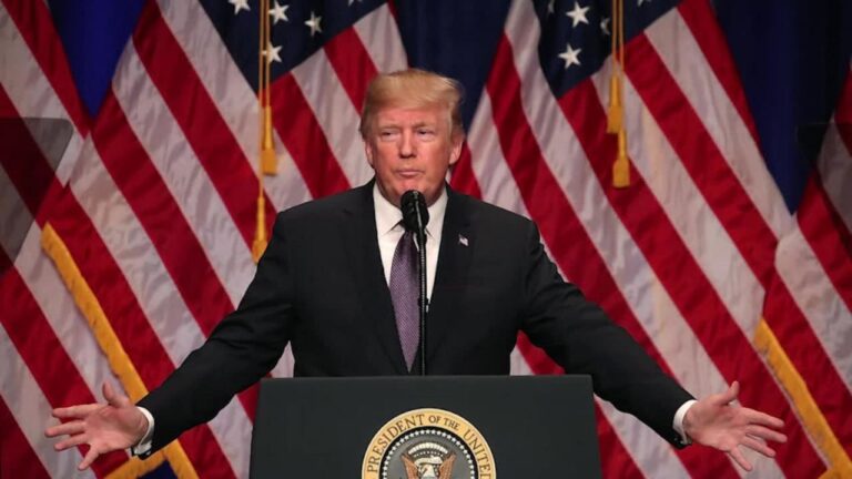 Arrepentimiento masivo: Uno de cada tres votantes latinos que apoyó a Trump lamenta su decisión, según encuesta