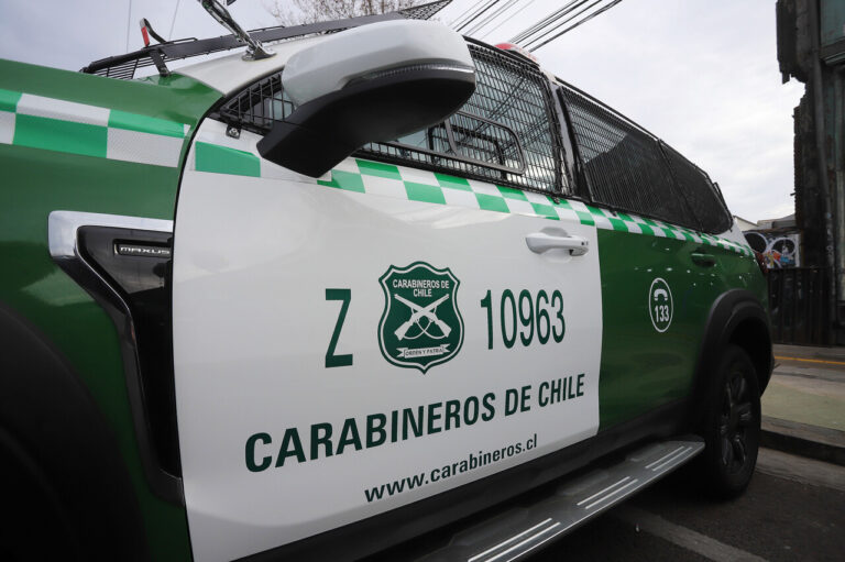 Dos carabineros resultan lesionados tras colisión de vehículo policial con bus RED en Pudahuel