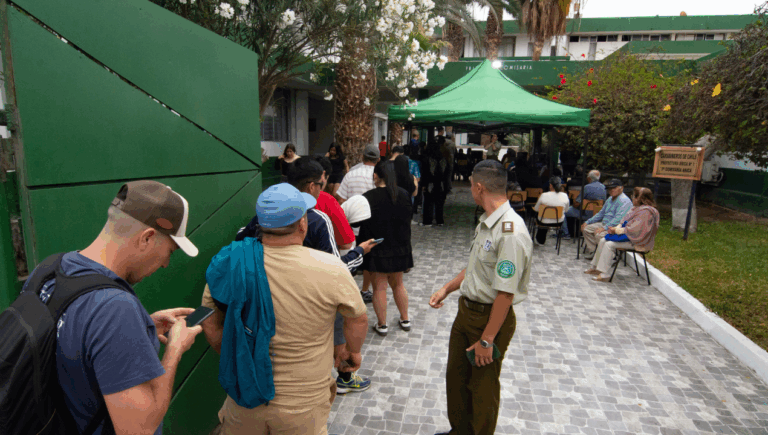 Carabineros abre nuevas vacantes civiles con sueldos de hasta $1,7 millones: Revisa los cargos disponibles