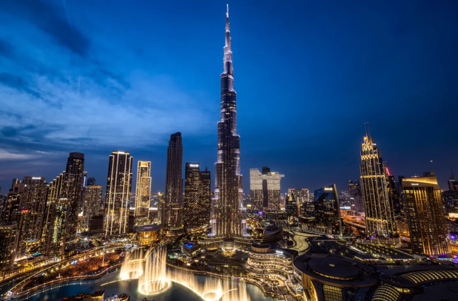 El primer tramo de un ferrocarril de pasajeros de 900 kilómetros que atravesará los Emiratos Árabes Unidos se inaugurará en 2026, conectando Dubái y Abu Dabi. Fadel Senna/AFP/Getty Images