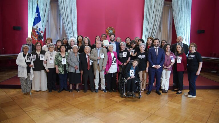 Presidente Boric encabezó desayuno con miembros de la Agrupación de Familiares de Ejecutados Políticos en La Moneda