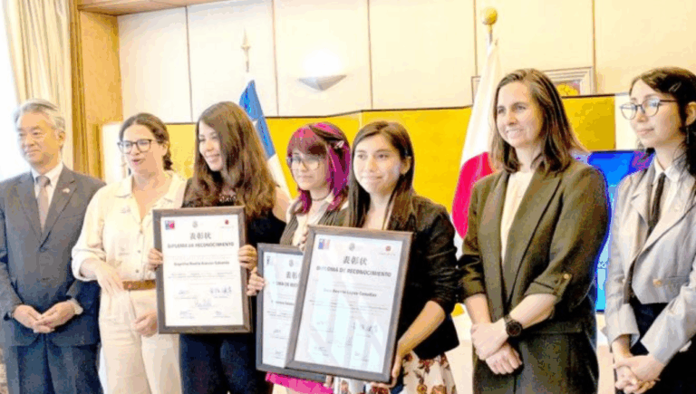 Jóvenes de Talca ganan concurso de manga organizado por la Embajada de Japón y el Ministerio de la Mujer