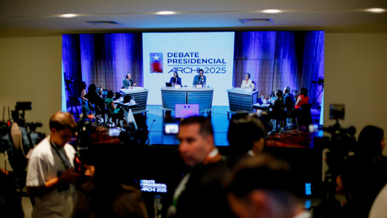 El trasbambalinas del penúltimo debate presidencial: Comando de Kast amenaza al de Jara con acciones judiciales por dichos sobre Quiroz