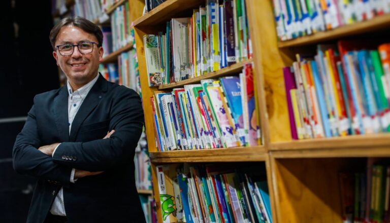 Global Teacher Prize: Profesor chileno de escuela rural es elegido entre los 50 mejores del mundo