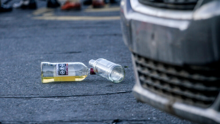 Informe del Senda revela caída histórica en consumo de alcohol, pero preocupa aumento de tranquilizantes sin receta