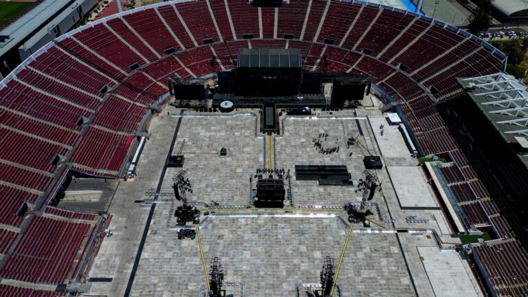 La noche en que el Estadio Nacional le dio a la Nobel Gabriela Mistral su mayor homenaje