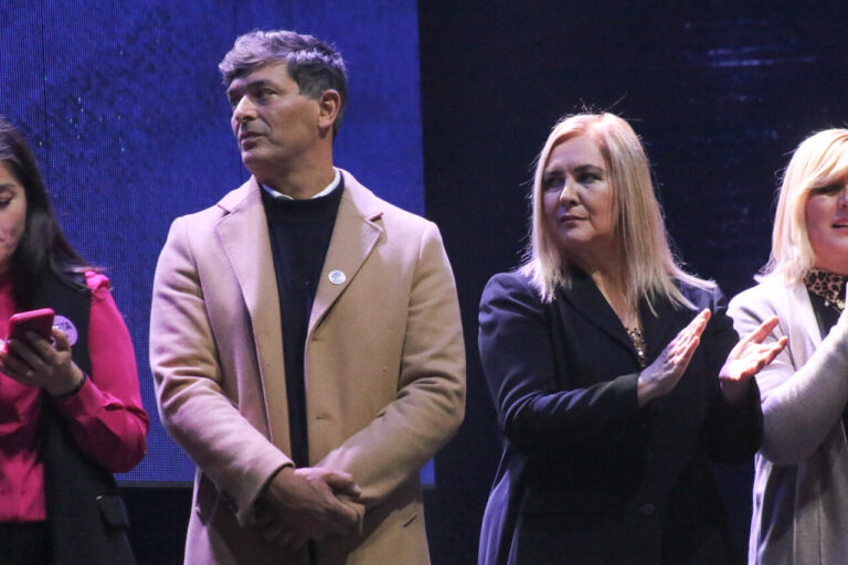 Crece la tensión en el PDG por críticas de Pamela Jiles a falta de transparencia en consulta digital