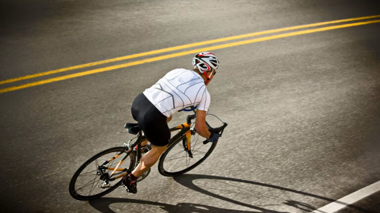 Un urólogo desmiente el mayor temor de los ciclistas: Andar en bicicleta no daña la próstata ni causa disfunción eréctil
