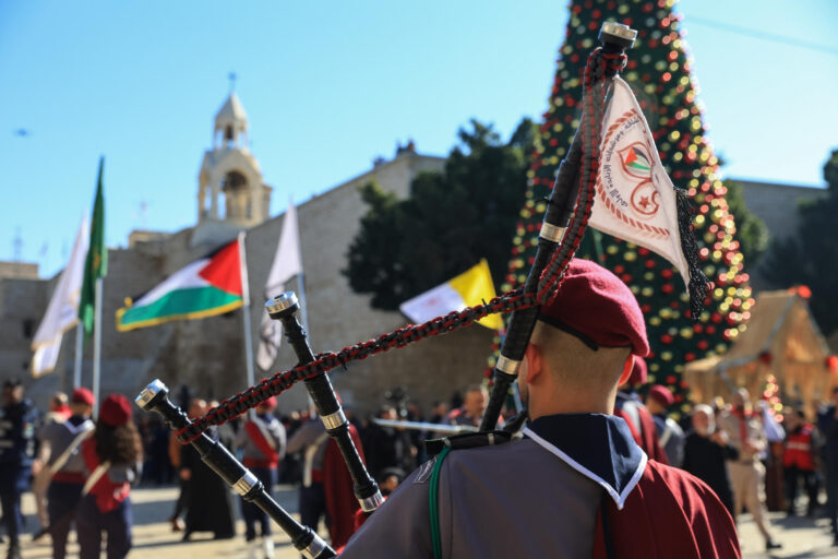 “Nuestra celebración aquí no es una alegría”: Palestinos comparten la Navidad en Belén tras dos años de guerra en Gaza