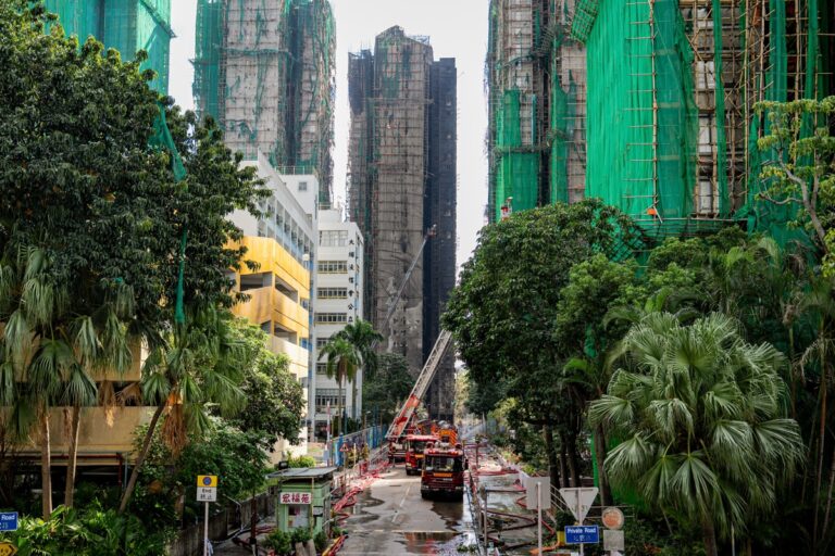 Tragedia en Hong Kong: Sube a 151 el número de muertos por incendio