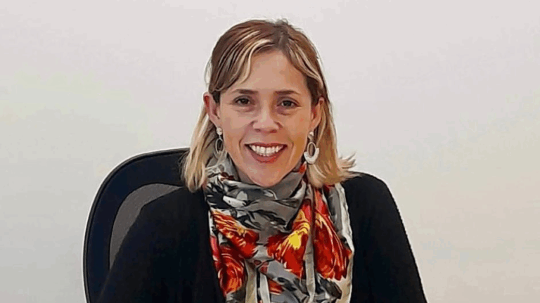 Seremi de Salud de Valparaíso, Lorena Cofré, renuncia a su cargo tras denuncia por acoso laboral en caso de Sol Millakura