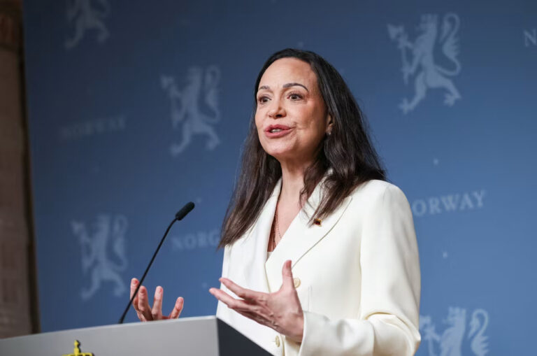 Machado hace su primera aparición pública tras ganar el Nobel de la Paz y asegura que Venezuela pronto será un 