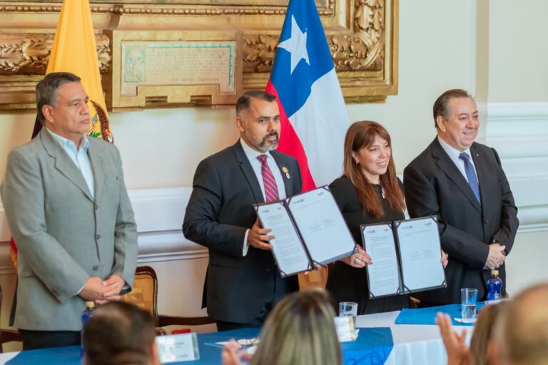 Chile y Ecuador sellan acuerdo para reducir controles aduaneros y agilizar exportaciones e importaciones