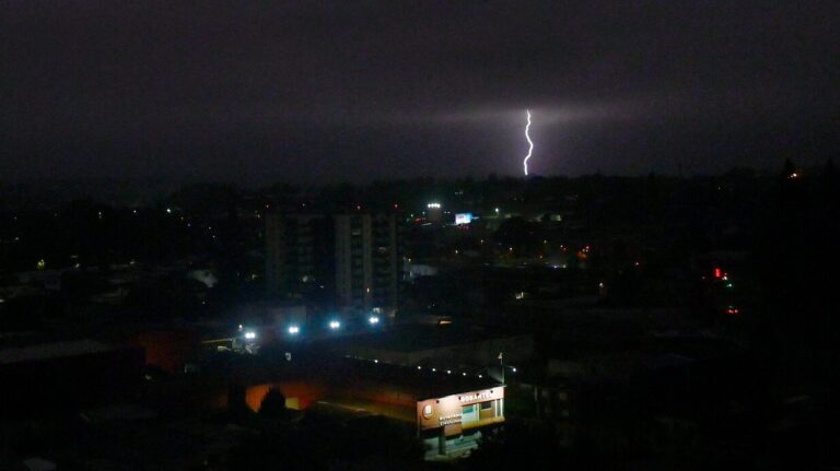DMC emite alerta por posibles tormentas eléctricas en Los Lagos y Aysén: ¿Cuándo podrían ocurrir?