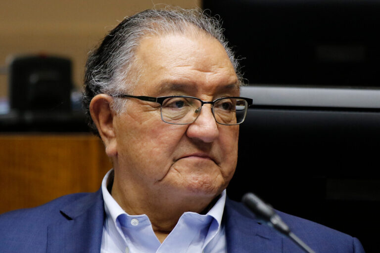 Francisco Huenchumilla renuncia a la presidencia de la DC: “Una nueva generación tiene que asumir”