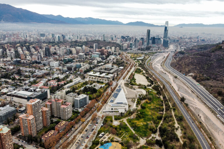 Senapred decreta Alerta Temprana Preventiva para la Región Metropolitana por amenaza de incendios forestales