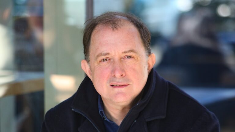 Poduje en seminario de la ACHM: Plan de reconstrucción por incendios, dardos a Ripamonti y cruce con un asistente