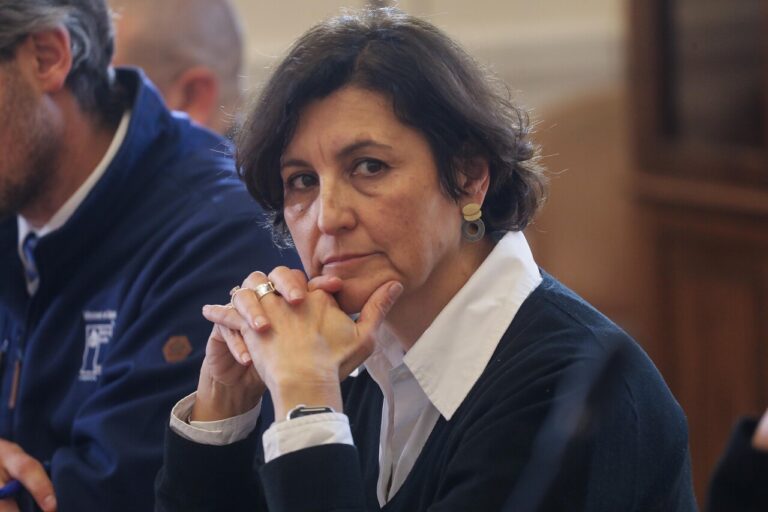 UDI amenaza con presentar una acusación constitucional en contra de la ministra de Salud si no renuncia 