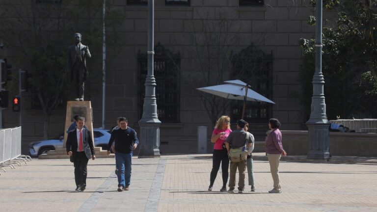 Tras la primera ola de calor de 2026: Bajan las temperaturas en Santiago y pronostican posibles lluvias