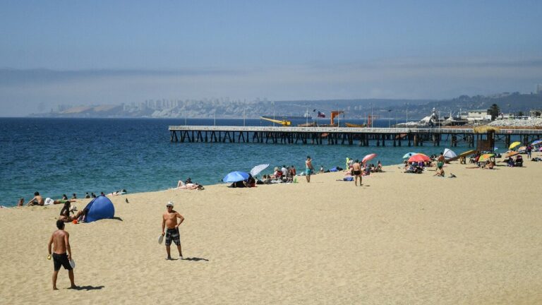 Minsal entrega recomendaciones sanitarias para el verano: Cuidado por altas temperaturas, alimentación y marea roja