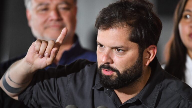 Presidente Boric hizo una pausa en inauguración de museo en Atacama para recordar salida del director del SLEP: 
