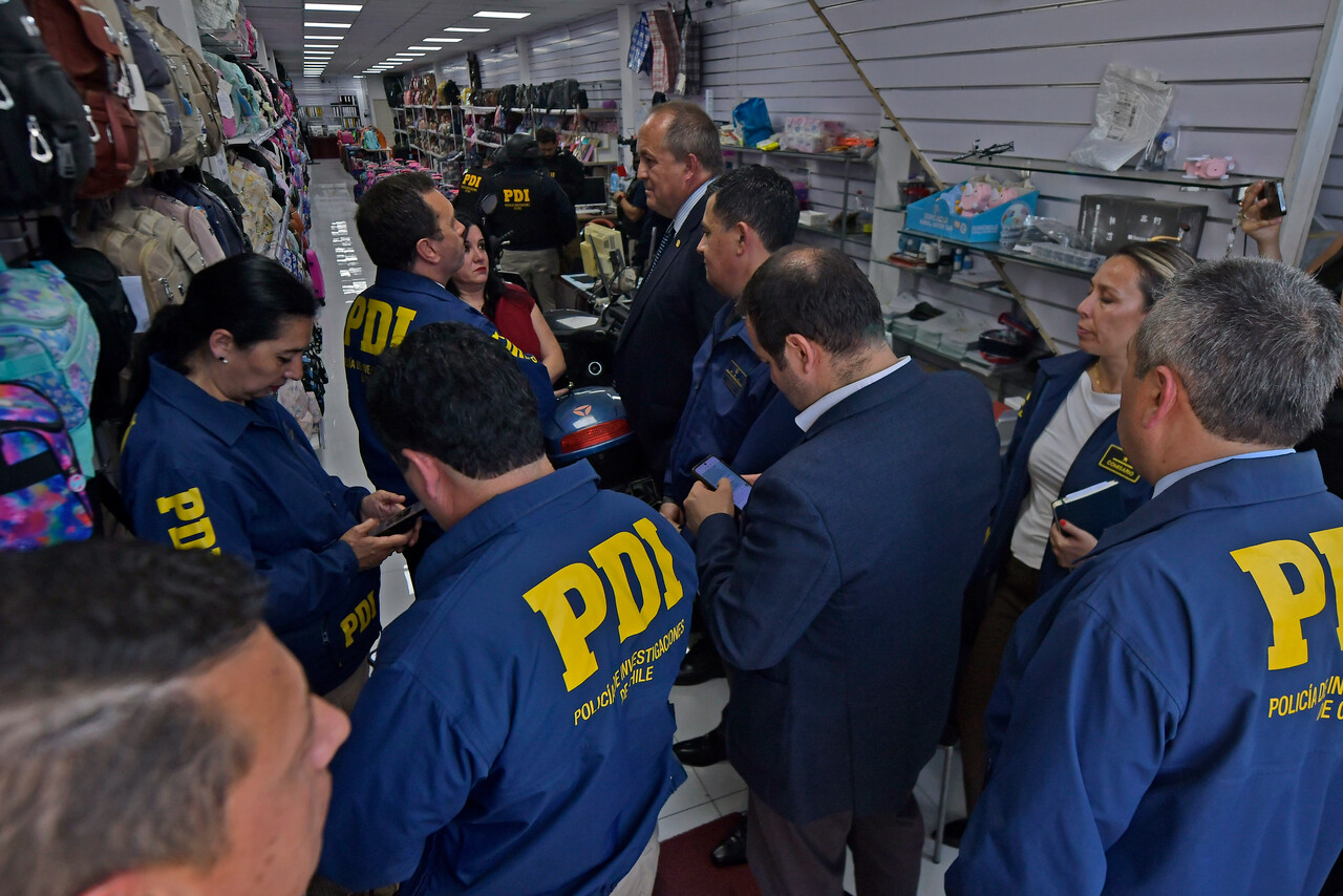 Fiscalía y PDI desarticulan organización criminal liderada por ciudadanos chinos que mantenían empresas en Zona Franca utilizadas para el lavado de activos y el ocultamiento de ganancias ilícitas/Agencia Uno