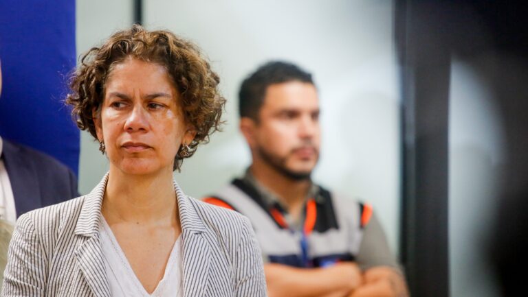 Ministra Maisa Rojas responde a Iván Poduje tras críticas en seminario: “Basar políticas públicas en caricaturas no es productivo”