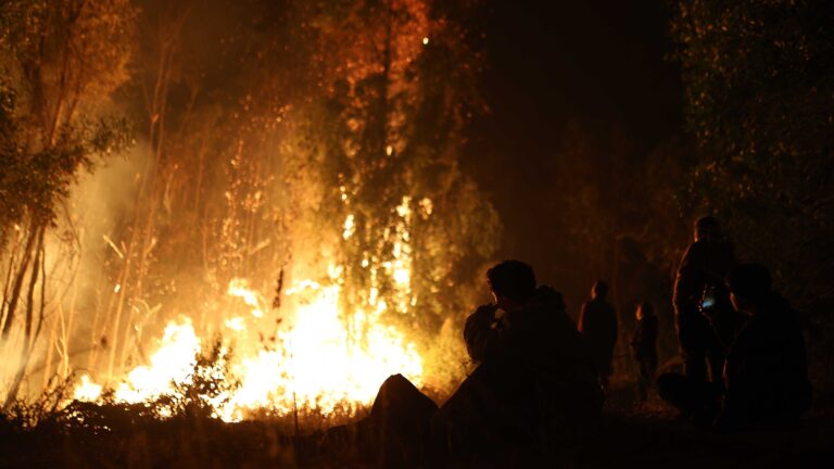 Madre de las mellizas rescatadas en Penco está fuera de riesgo vital, pero su hijo permanece en 